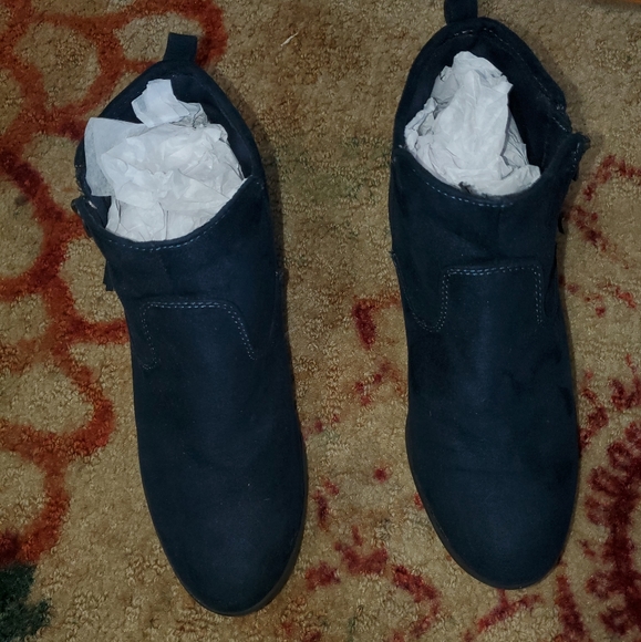 Girls Cat and Jack Suede Boots - Picture 2 of 7